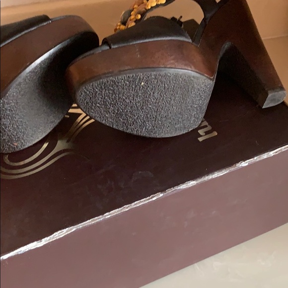 Shoes - Picture 5 of 6